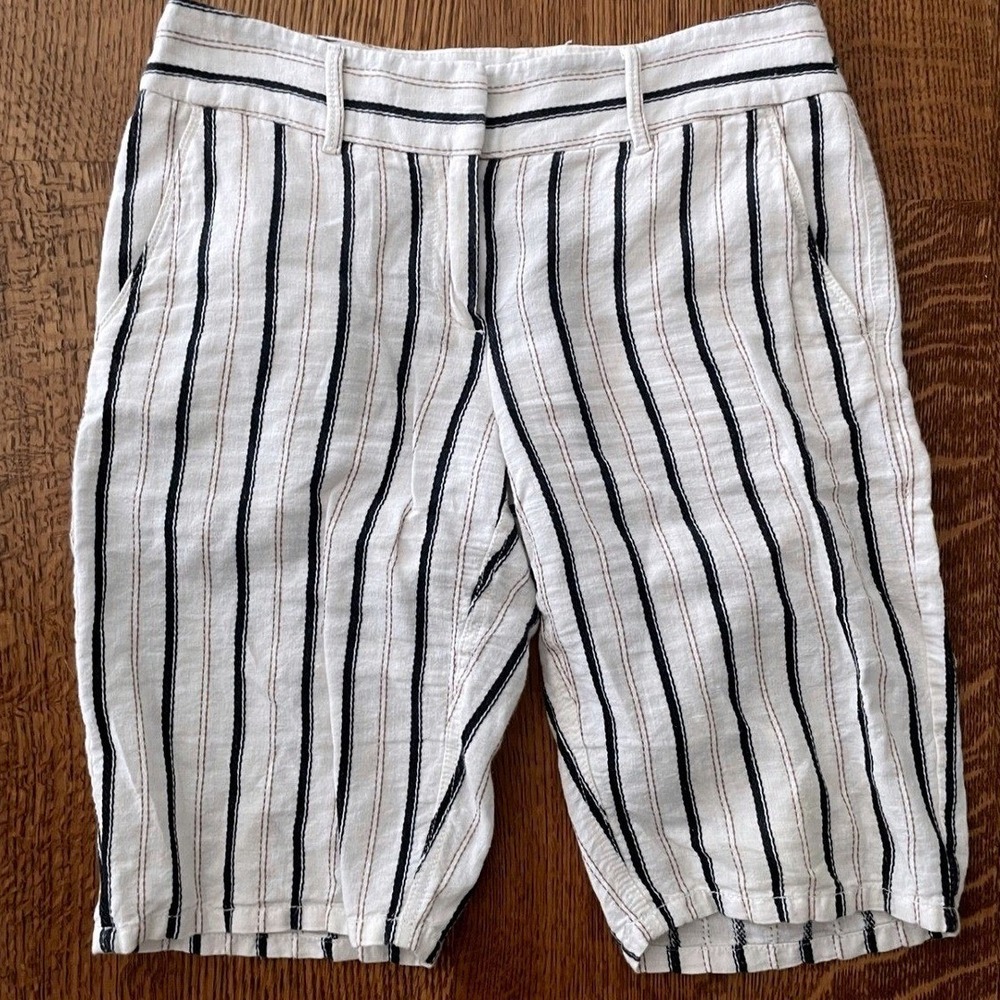 Linen Loft Ann Taylor Striped Bermuda Shorts White Navy Size 2 Casual Summer EUC